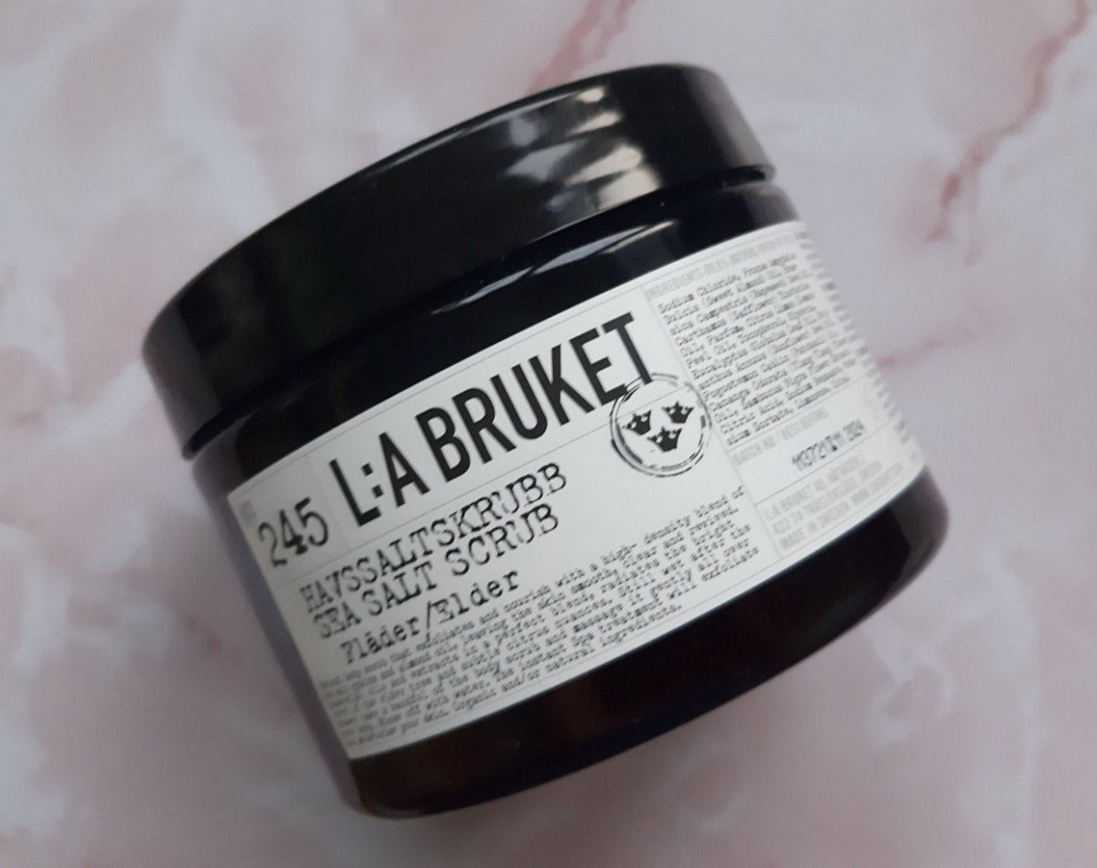 245 Scrub corpo al sale marino Sambuco - L:A Bruket - Scrub corpo - VG Charme