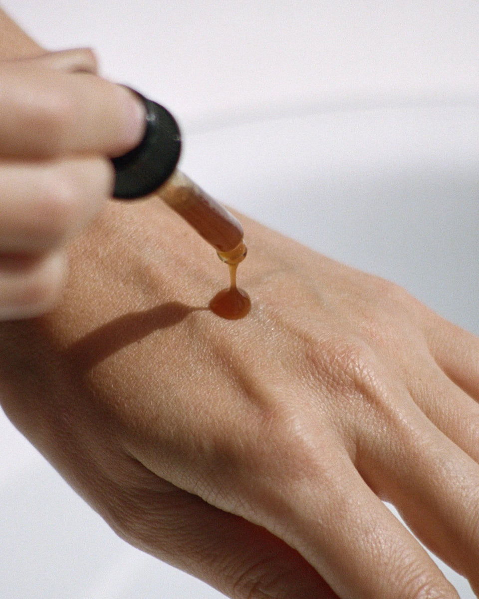 273 Rejuvenating Hand Serum (Siero mani ringiovanente Alghe brune / Acqua di rose) - L:A Bruket - Siero - VG Charme