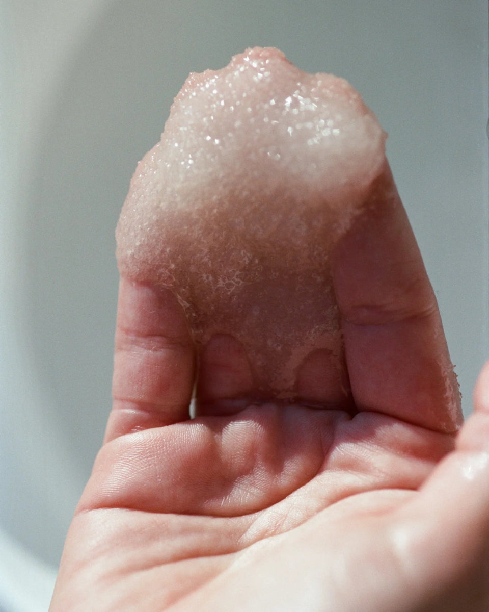 063 Sea Salt Scrub (Scrub corpo al sale marino Salvia / Rosmarino / Lavanda) - L:A Bruket - Scrub corpo - VG Charme
