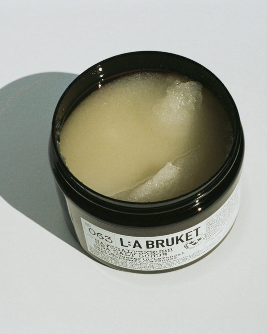 063 Sea Salt Scrub (Scrub corpo al sale marino Salvia / Rosmarino / Lavanda) - L:A Bruket - Scrub corpo - VG Charme