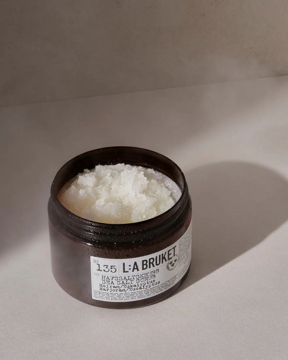 135 Scrub corpo al sale marino Eucalipto - L:A Bruket - Scrub corpo - VG Charme