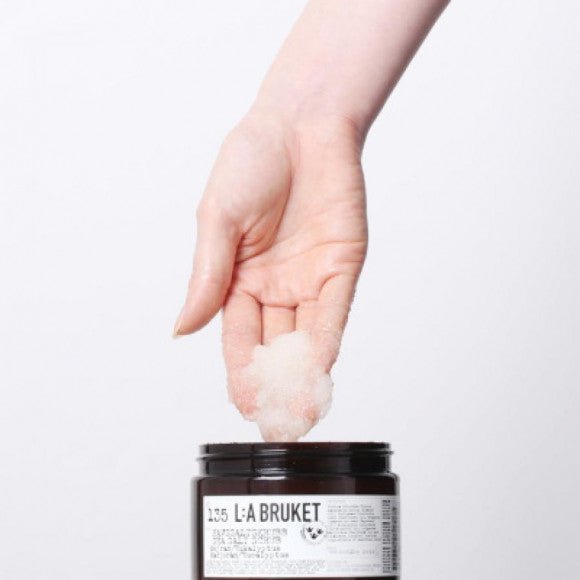 135 Scrub corpo al sale marino Eucalipto - L:A Bruket - Scrub corpo - VG Charme