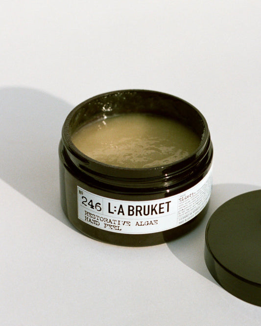 246 Restorative Algae Hand Peel (Peeling mani alle alghe rigeneranti) - L:A Bruket - Crema mani - VG Charme