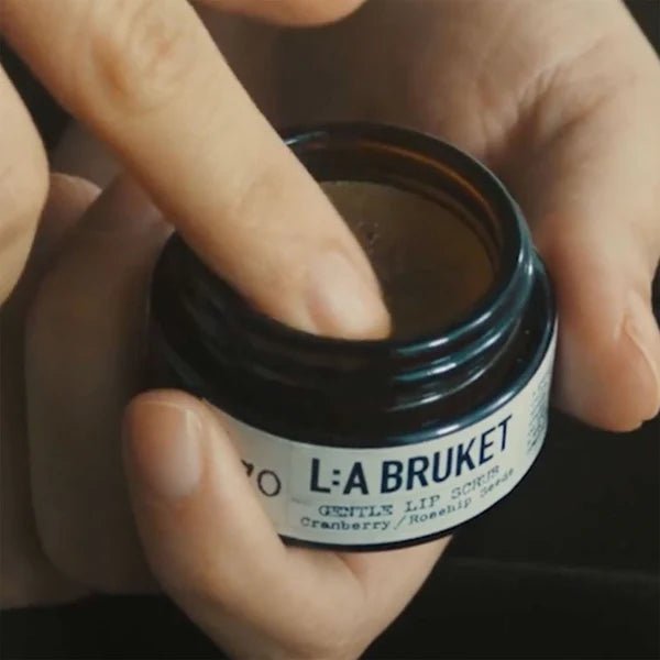 270 Gentle Lip Scrub (Scrub Labbra Delicato) - L:A Bruket - Scrub Labbra - VG Charme