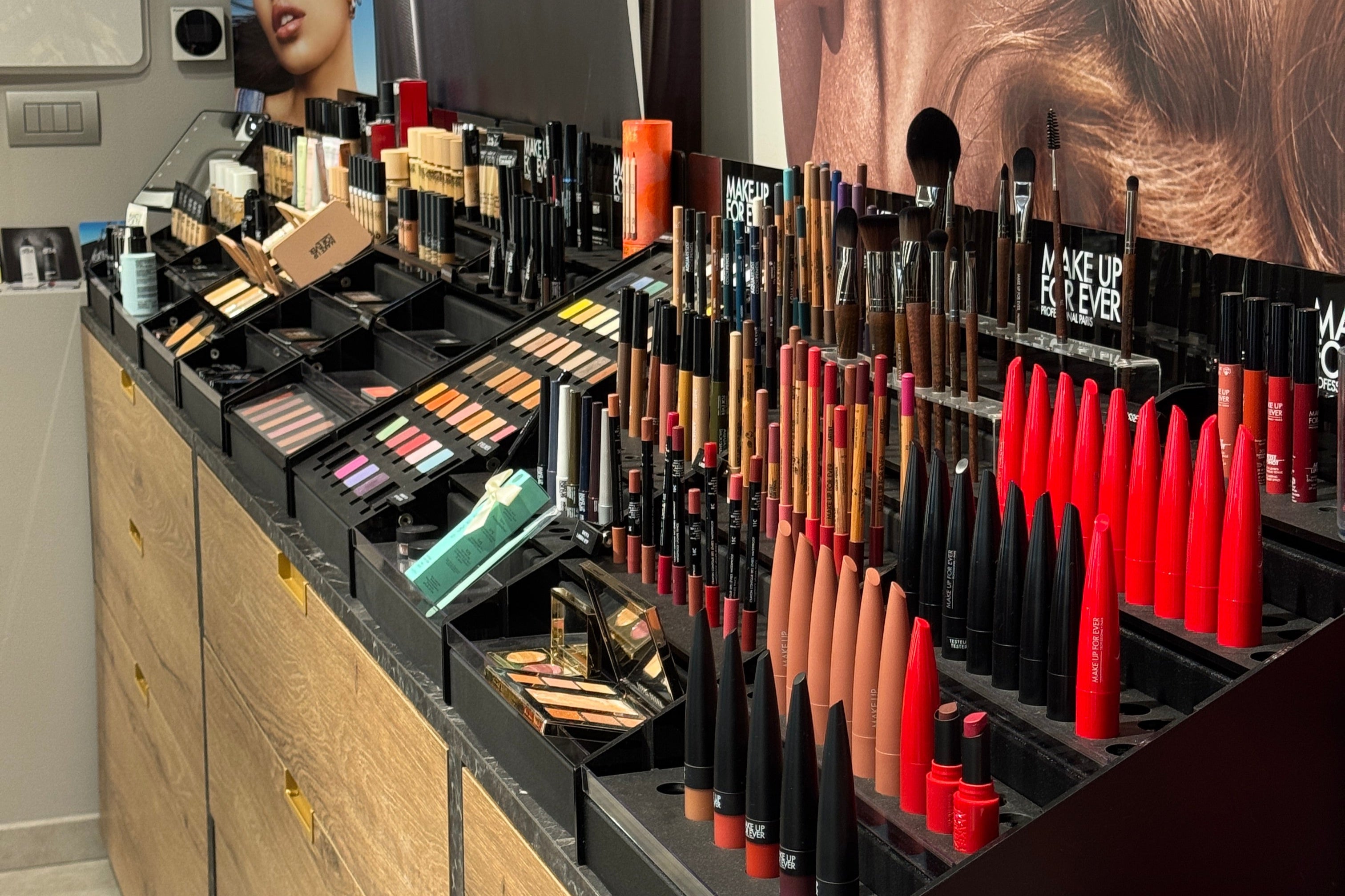 Make Up artist Sarezzo | MakeUpForever VG Charme